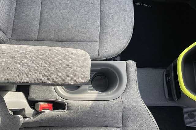 Hyundai INSTER 5dr Hat 85kw Cross 49kwh Atlas White