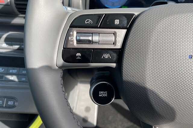 Hyundai INSTER 5dr Hat 85kw Cross 49kwh Atlas White