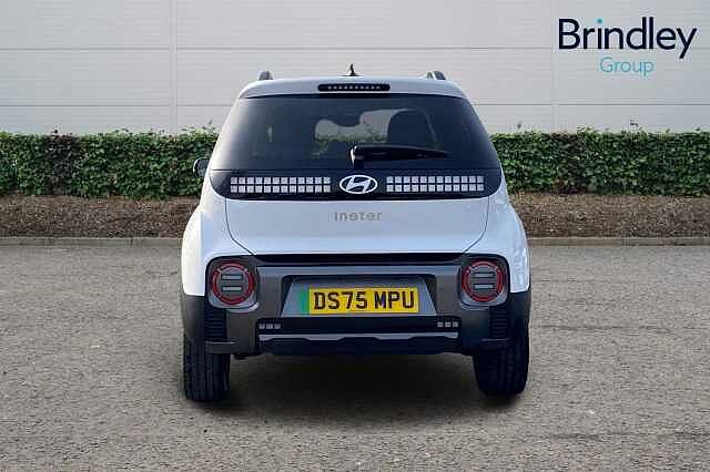 Hyundai INSTER 5dr Hat 85kw Cross 49kwh Atlas White
