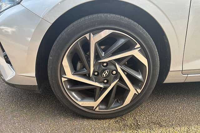 Hyundai I20 1.0T GDi 48V MHD Premium 5dr DCT Sleek silver