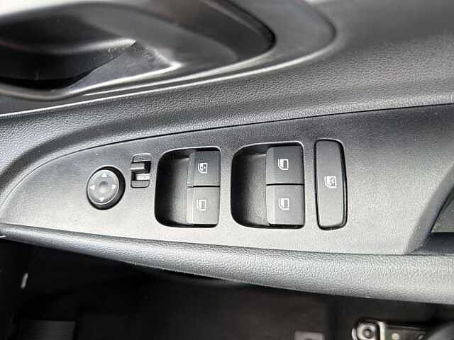 Hyundai I20 1.0T GDi 48V MHD SE Connect 5dr Polar white