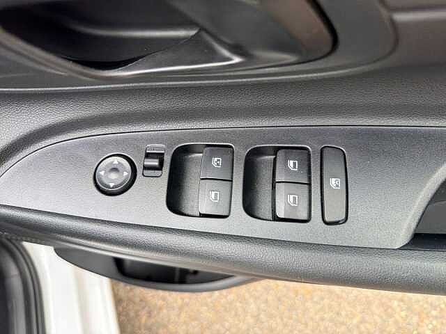 Hyundai I20 1.0T GDi 90 Black Line 5dr Atlas white