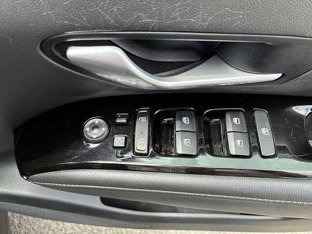Hyundai TUCSON 1.6 TGDi 48V MHD SE Connect 5dr 2WD DCT Abyss Black