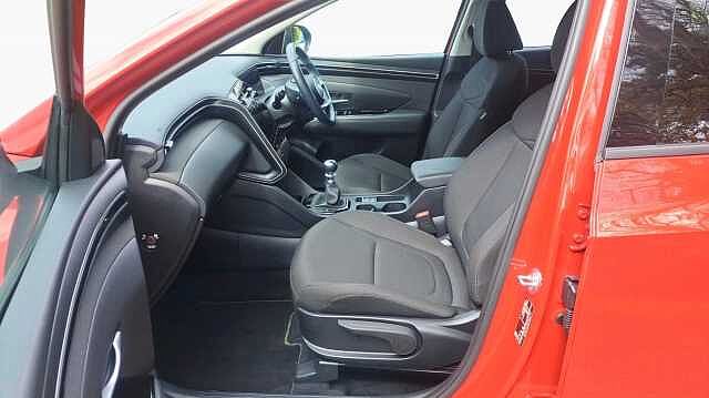 Hyundai TUCSON 1.6 T-GDi SE Connect SUV 5dr Petrol Manual Euro 6 (s/s) (150 ps) Engine Red