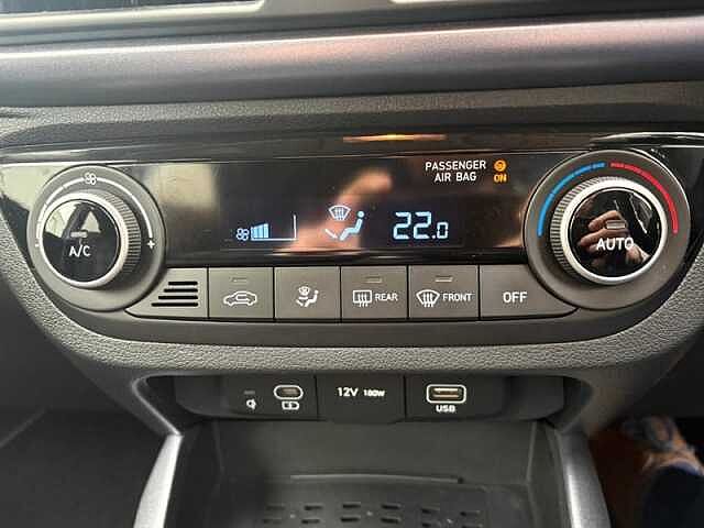 Hyundai i10 1.2 Premium Hatchback 5dr Petrol Manual Euro 6 (s/s) (79 ps)