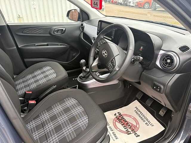 Hyundai i10 1.2 Premium Hatchback 5dr Petrol Manual Euro 6 (s/s) (79 ps)