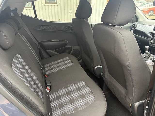 Hyundai i10 1.2 Premium Hatchback 5dr Petrol Manual Euro 6 (s/s) (79 ps)