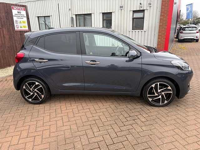 Hyundai i10 1.2 Premium Hatchback 5dr Petrol Manual Euro 6 (s/s) (79 ps)