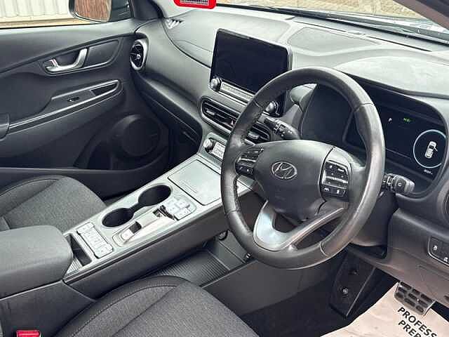 Hyundai KONA 64kWh Premium SUV 5dr Electric Auto (10.5kW Charger) (204 ps) Black