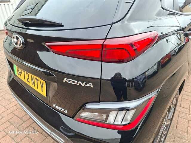 Hyundai KONA 64kWh Premium SUV 5dr Electric Auto (10.5kW Charger) (204 ps) Black