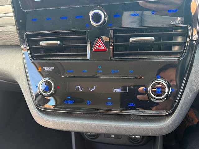 Hyundai IONIQ 38.3kWh Premium Hatchback 5dr Electric Auto (136 ps) White