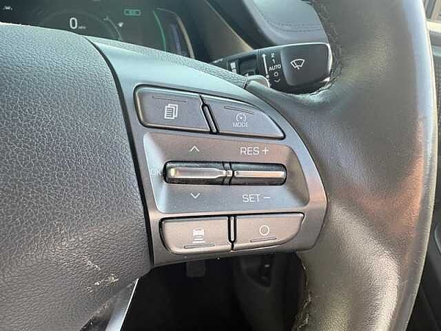 Hyundai IONIQ 38.3kWh Premium Hatchback 5dr Electric Auto (136 ps) White