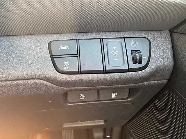 Hyundai IONIQ 38.3kWh Premium Hatchback 5dr Electric Auto (136 ps) White