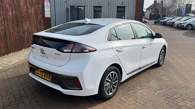 Hyundai IONIQ 38.3kWh Premium Hatchback 5dr Electric Auto (136 ps) White