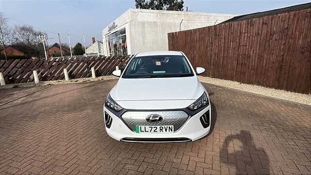 Hyundai IONIQ 38.3kWh Premium Hatchback 5dr Electric Auto (136 ps) White