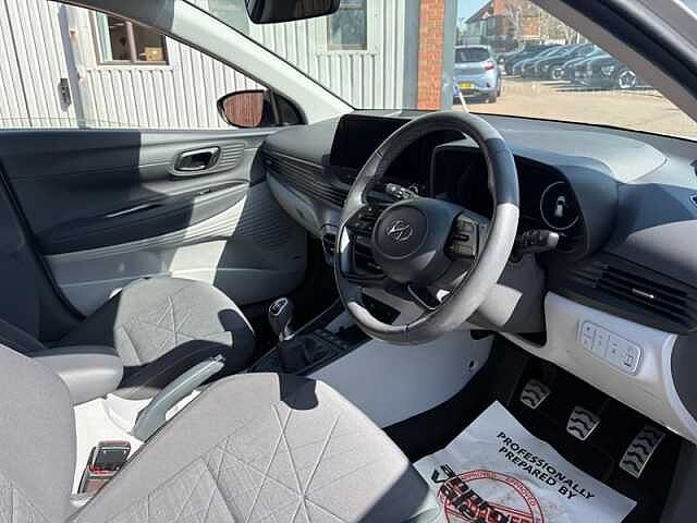 Hyundai BAYON 1.0 T-GDi MHEV Ultimate SUV 5dr Petrol Hybrid Manual Euro 6 (s/s) (120 ps) Silver