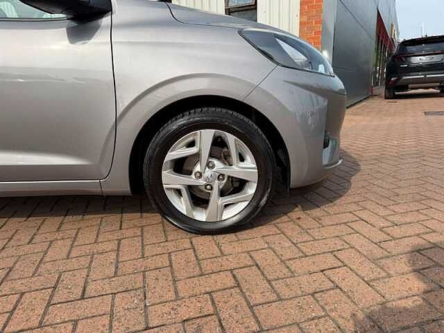 Hyundai I10 1.2 SE Connect Hatchback 5dr Petrol Manual Euro 6 (s/s) (84 ps) Brown